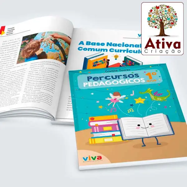 Livro didático com capa Percursos Pedagógicos 1º ano e páginas internas abertas